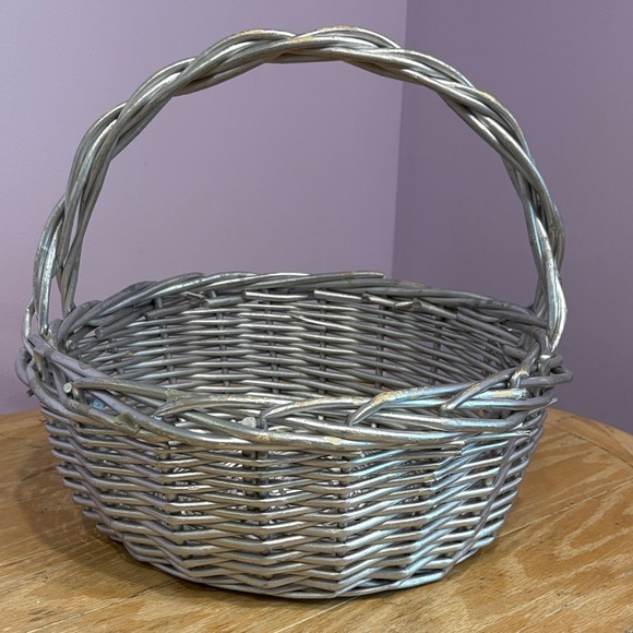 Wicker Silver Painted Woven Basket Party Decor Celebration Home Organizing Stuff - Picture 4 of 8